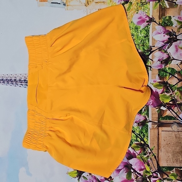 Nike Women's Orange Shorts Size XS NWT - Picture 8 of 8